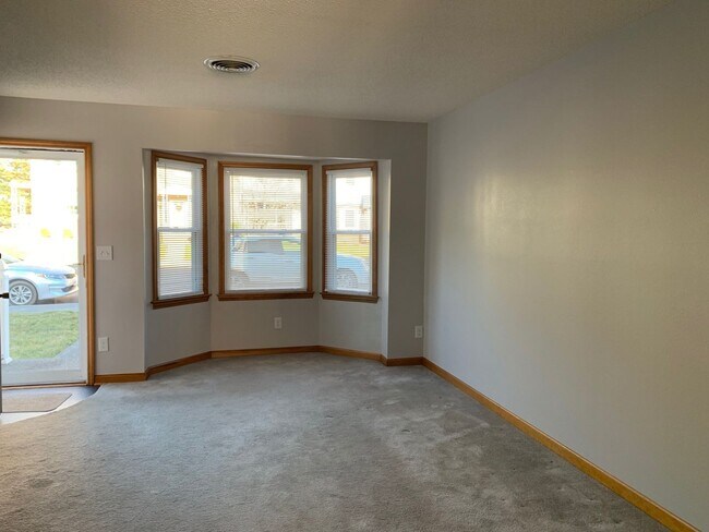 Building Photo - 6663 Briarfield Ave