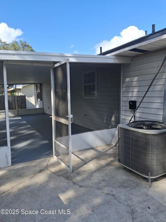 Building Photo - 6410 Lookout Dr