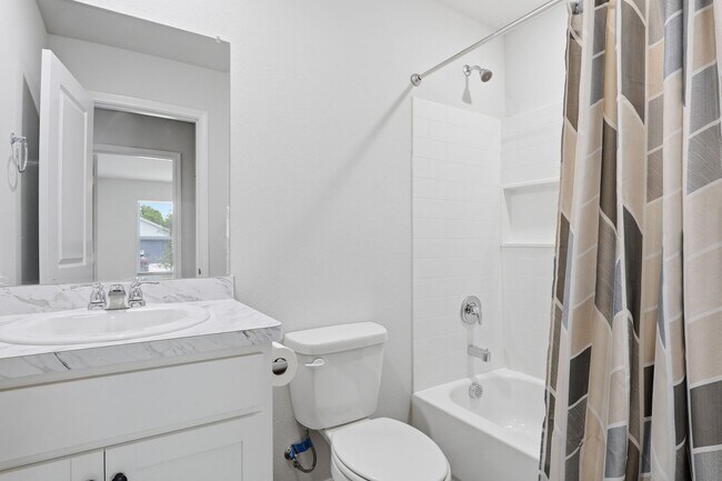 Building Photo - Contemporary in Cleburne!