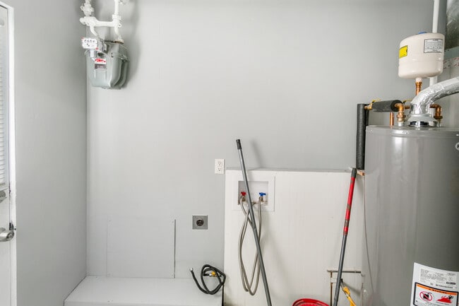 Building Photo - 522 W Lawn St