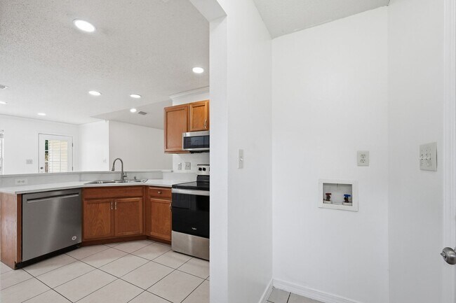 Building Photo - Renovated Home in Niceville!