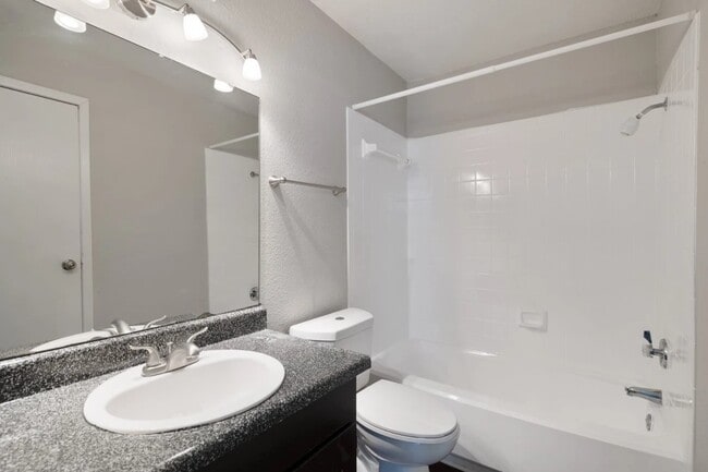 Building Photo - 2800 Ashford Trail Dr