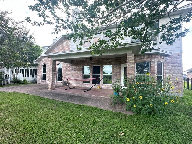 Building Photo - 6321 Oso Pkwy