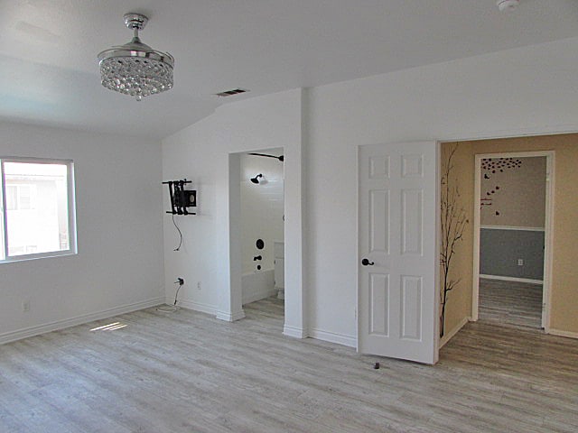 Building Photo - 4 bedroom 2.5 bath sparkling pool home in Perris!