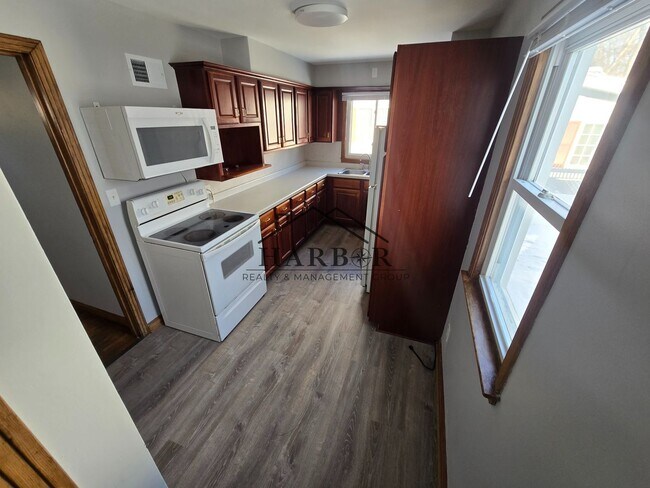 Building Photo - 1/2 Off first full month of rent!