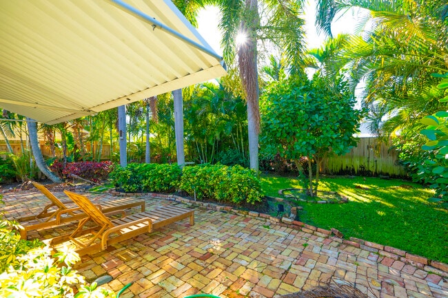 private oasis lawn chairs - 1517 N Palmway