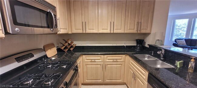 Building Photo - 260 E Flamingo Rd