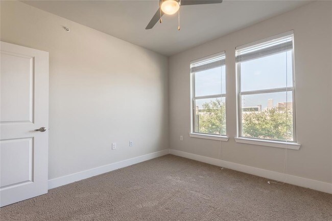 Building Photo - 1520 N Memorial Way