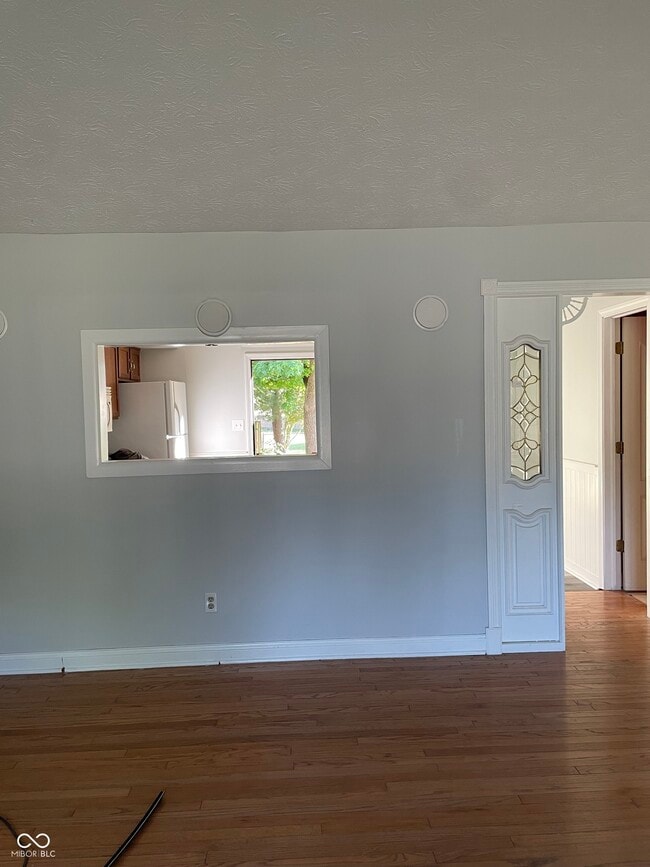 Building Photo - 975 Maple Grove Dr