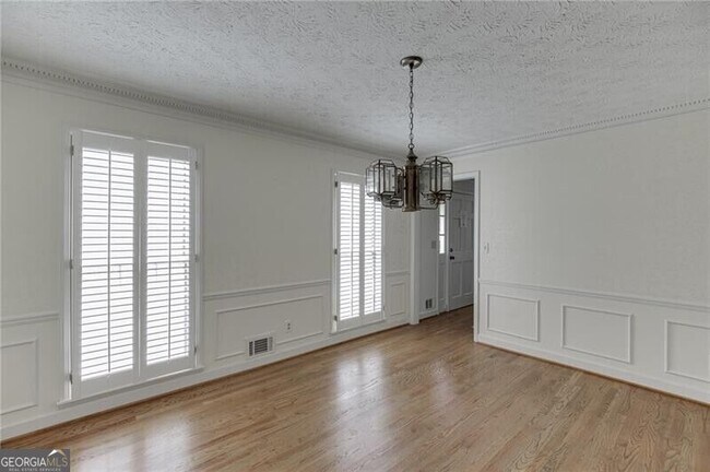 Building Photo - 766 Chesterfield Dr