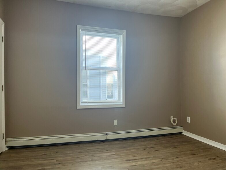 Building Photo - 105 Ridge St