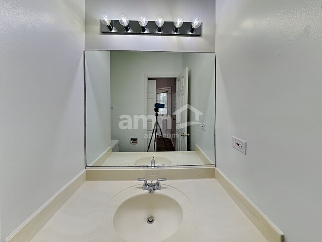 Building Photo - 104 Polaris Dr