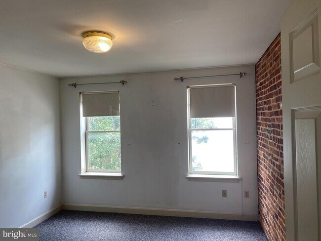 Building Photo - 1 W Henrietta St