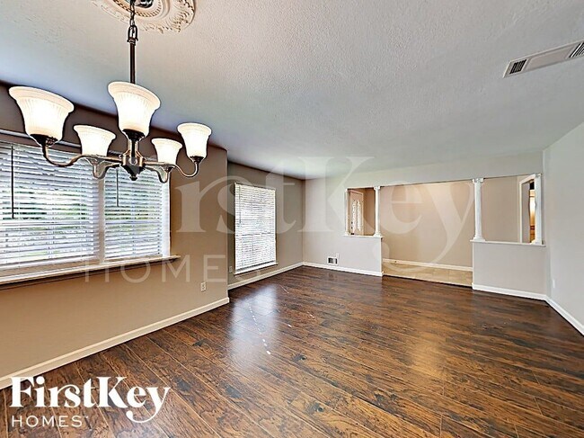 Building Photo - 3413 Valley View Ln