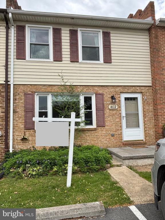 Building Photo - 402 Carroll Dr