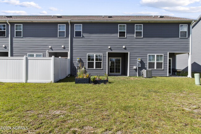 Building Photo - 335 S Stingray Ln