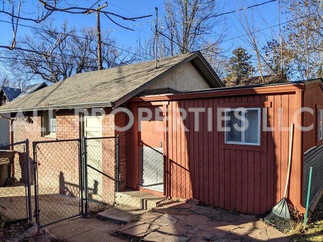 Building Photo - 557 S Race St