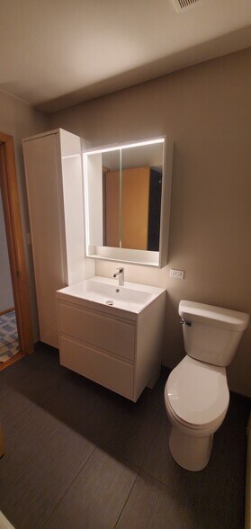 Building Photo - 6853 W Leland Ave