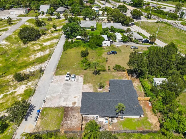 Building Photo - 9370 Hi Dr