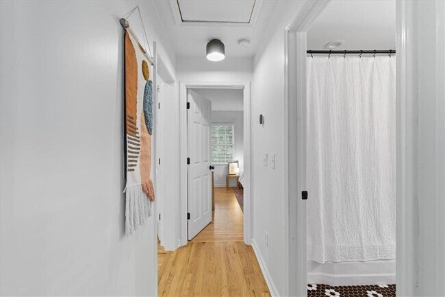 Building Photo - 2238 Ridgedale Rd NE