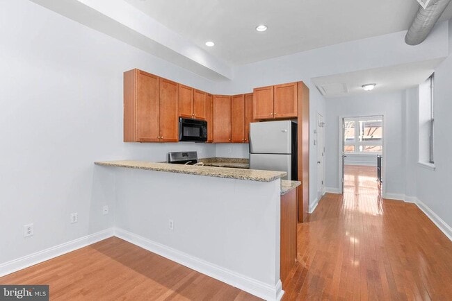 Building Photo - 1712 W Girard Ave