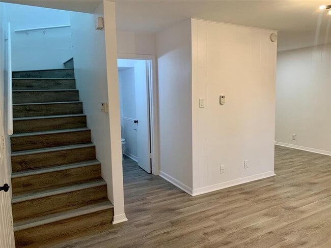 Building Photo - 2306 Barton Village Cir