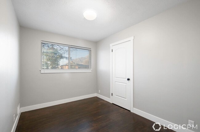 Building Photo - Stunning Single Family Home In Amazing Mou...