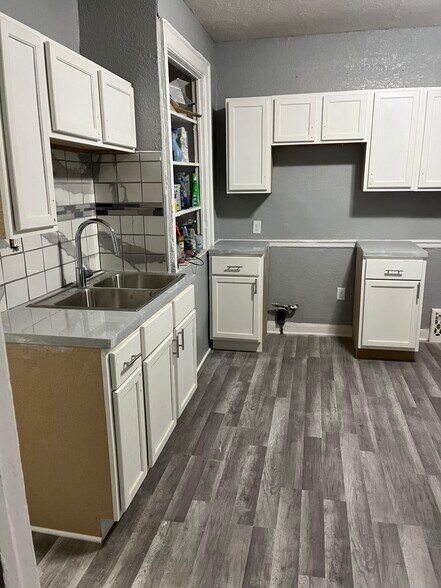 Building Photo - 1829 W Wright St