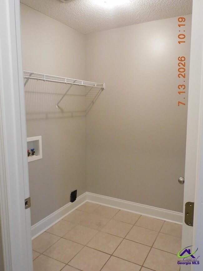 Building Photo - 502 Club Villa Court