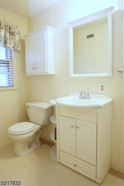 Bathroom - 82 Winsor Pl