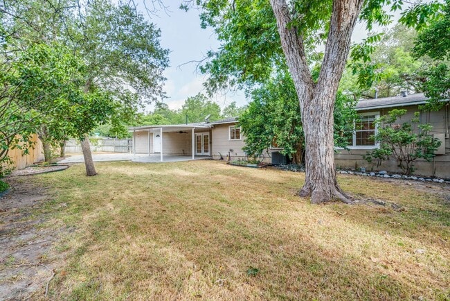 Building Photo - 100 Seford Dr