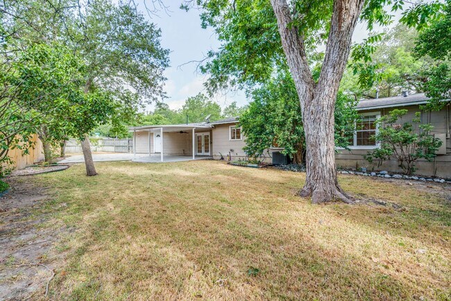 Building Photo - TERRELL HILLS 3-BEDROOM, SINGLE STORY