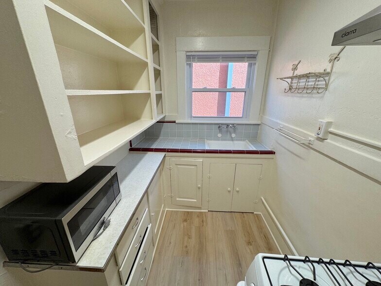 Building Photo - 40 Brooks Ave