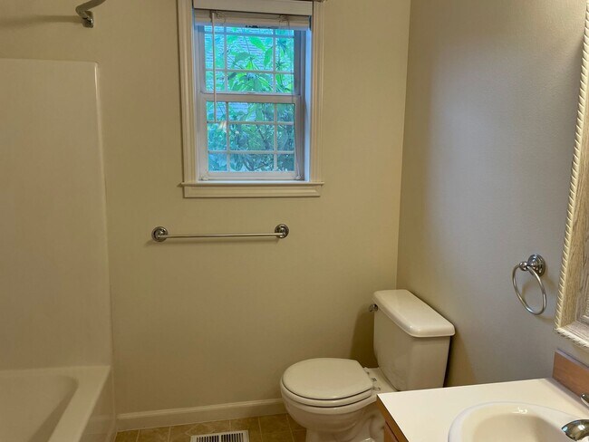 Building Photo - Lovely Home in Holmes Harbor with a Short Term Lease!