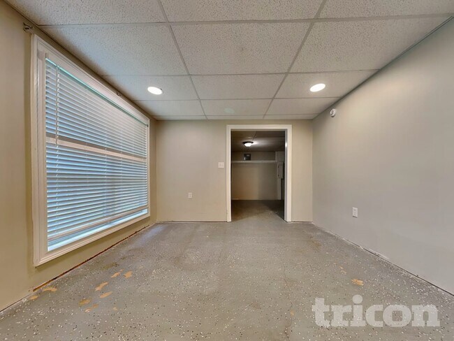 Building Photo - 4050 Monarch Dr