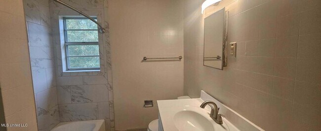 Building Photo - 2083 Martin Rd