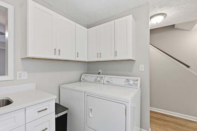 Building Photo - 1108 S Barnett Shoals Rd