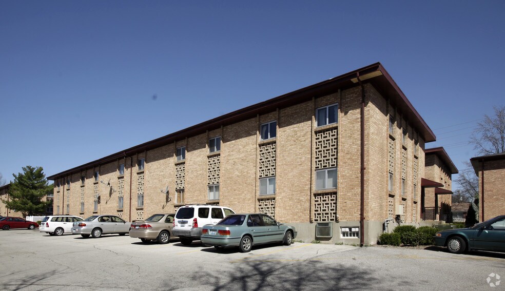 Forest Creek Apartments 7028 Heege Rd Saint Louis MO 63123