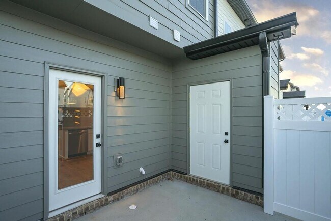 Building Photo - 1424 Rebecca Johns Dr