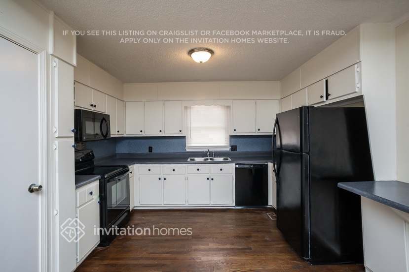 Building Photo - 2251 Rock Creek Dr