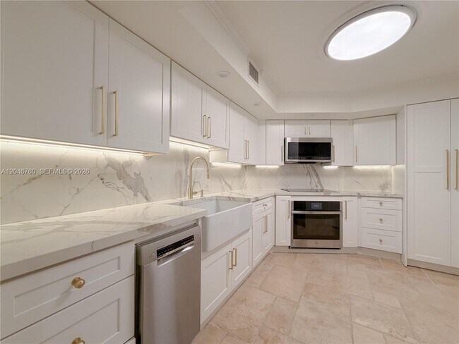 Building Photo - 1111 Crandon Blvd