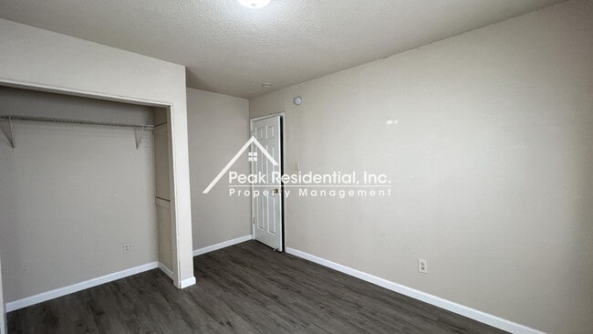 Building Photo - Carmichael 2bd/1ba Duplex near Manzanita & Auburn Blvd