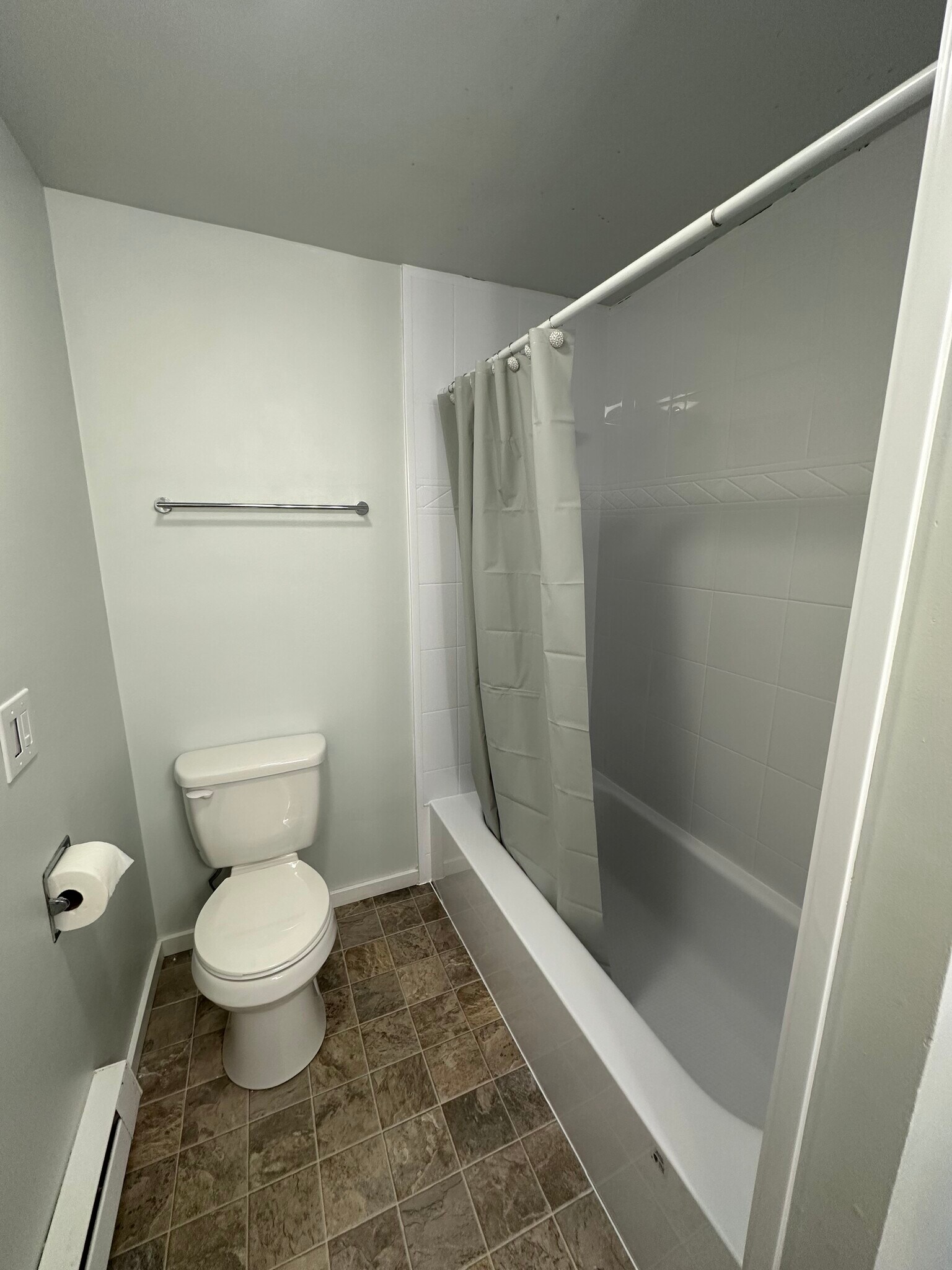 Full Bathroom - 18101 76th Ave W