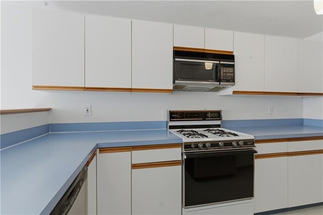 Building Photo - 39 Waterview Dr