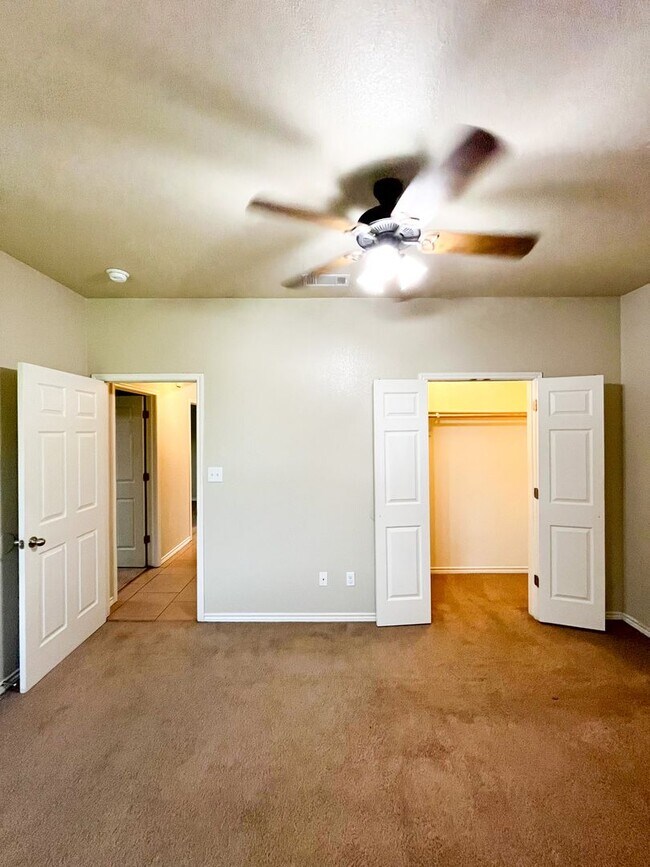 Building Photo - 4106 Cambridge Dr