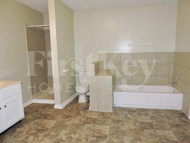 Building Photo - 4299 Crescent Park Dr