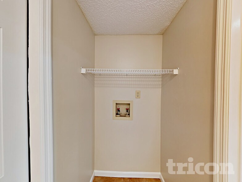 Building Photo - 7742 Settlers Landing Trail S