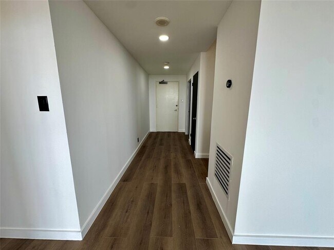 Building Photo - 651 Bering Dr
