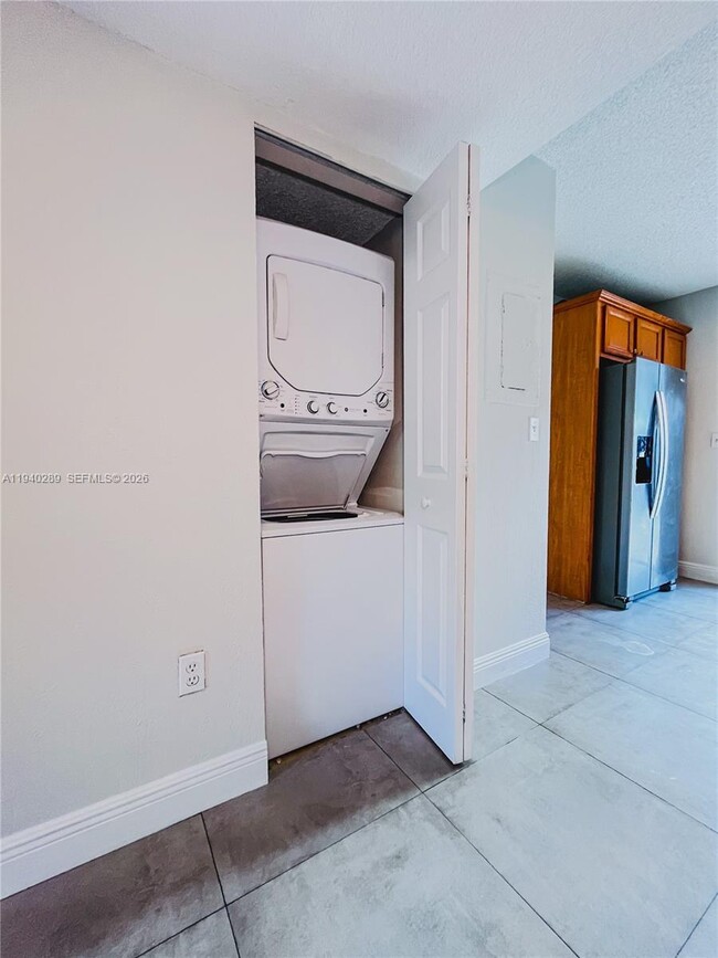 Building Photo - 560 NW 82nd Pl