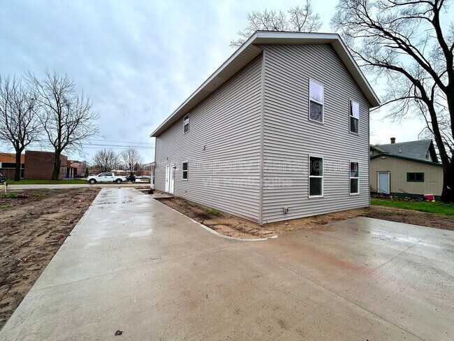 Building Photo - 313 Orchard Ave